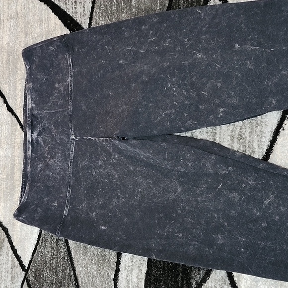 VS PINK YOGA ACID WASH BLACK 2019 LEGGINGS - Picture 2 of 11